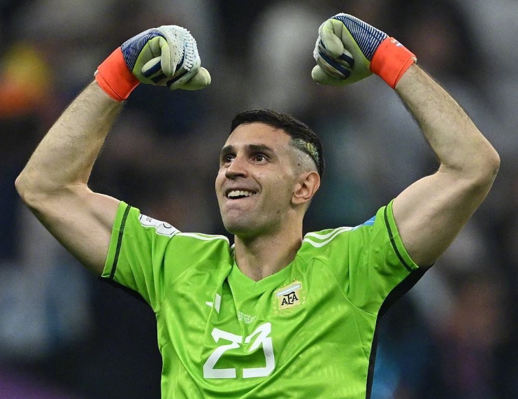 觀點交鋒：馬丁內斯轉會曼聯(lián)失敗后的未來走向探討