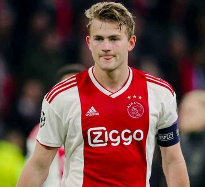 德里赫特：從低谷中崛起，于競爭中奮進